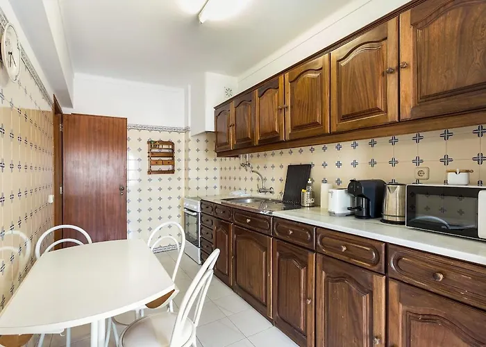 Amoreira 3br Center At Homesbyfc *